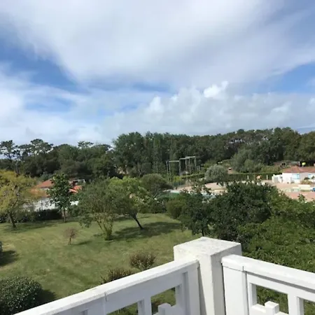 Vue Piscine Et Golf